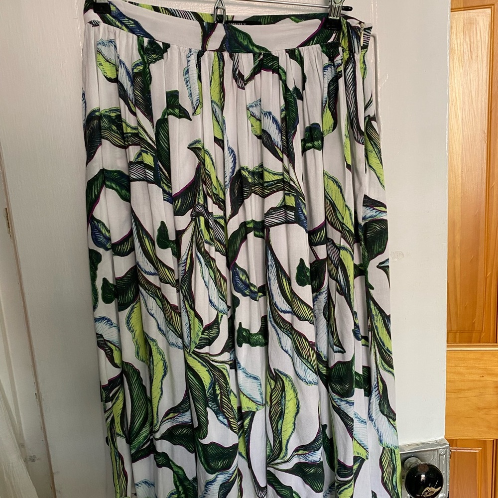 Forever 21 Jungle Palm Leaf Maxi Skirt and Crop Top Matching Set - Picture 3 of 3